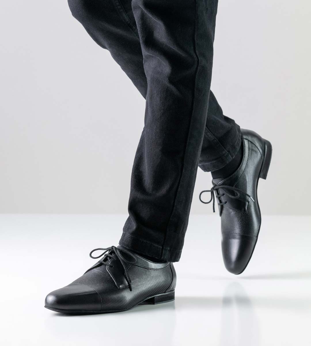 Chaussures de danse pour hommes noires de Werner Kern avec cuir perforé