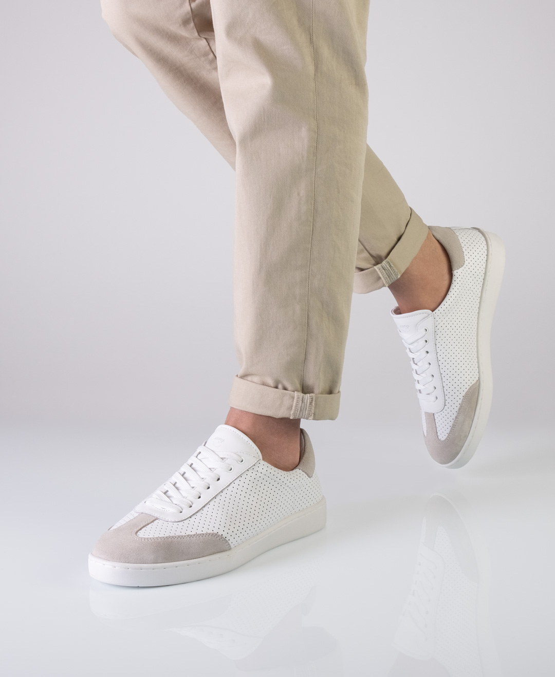 Baskets de danse pour homme en cuir nappa blanc avec une semelle en PU blanc pour des rotations et des glissades parfaites.