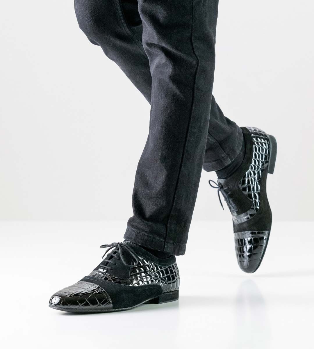 Chaussures de danse pour hommes en noir avec 5 laçages de Werner Kern